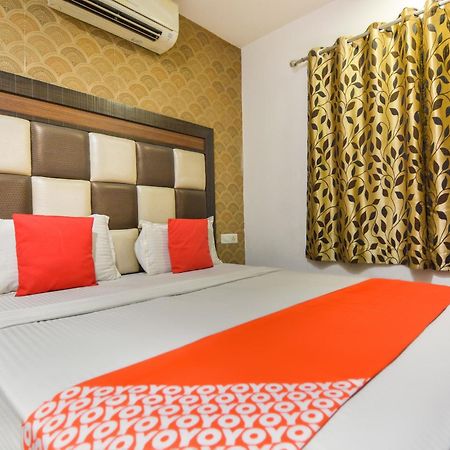 โอโย 19392 โฮเต็ล เลกซิส Hotel ลูดิฮานา ภายนอก รูปภาพ