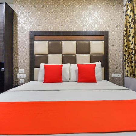 โอโย 19392 โฮเต็ล เลกซิส Hotel ลูดิฮานา ภายนอก รูปภาพ