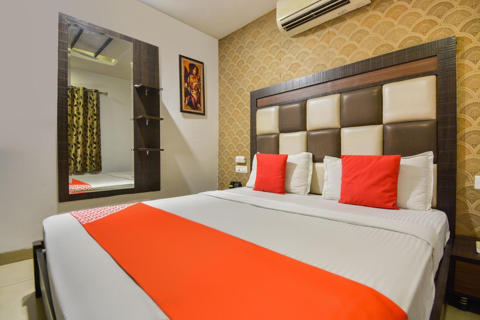 โอโย 19392 โฮเต็ล เลกซิส Hotel ลูดิฮานา ภายนอก รูปภาพ