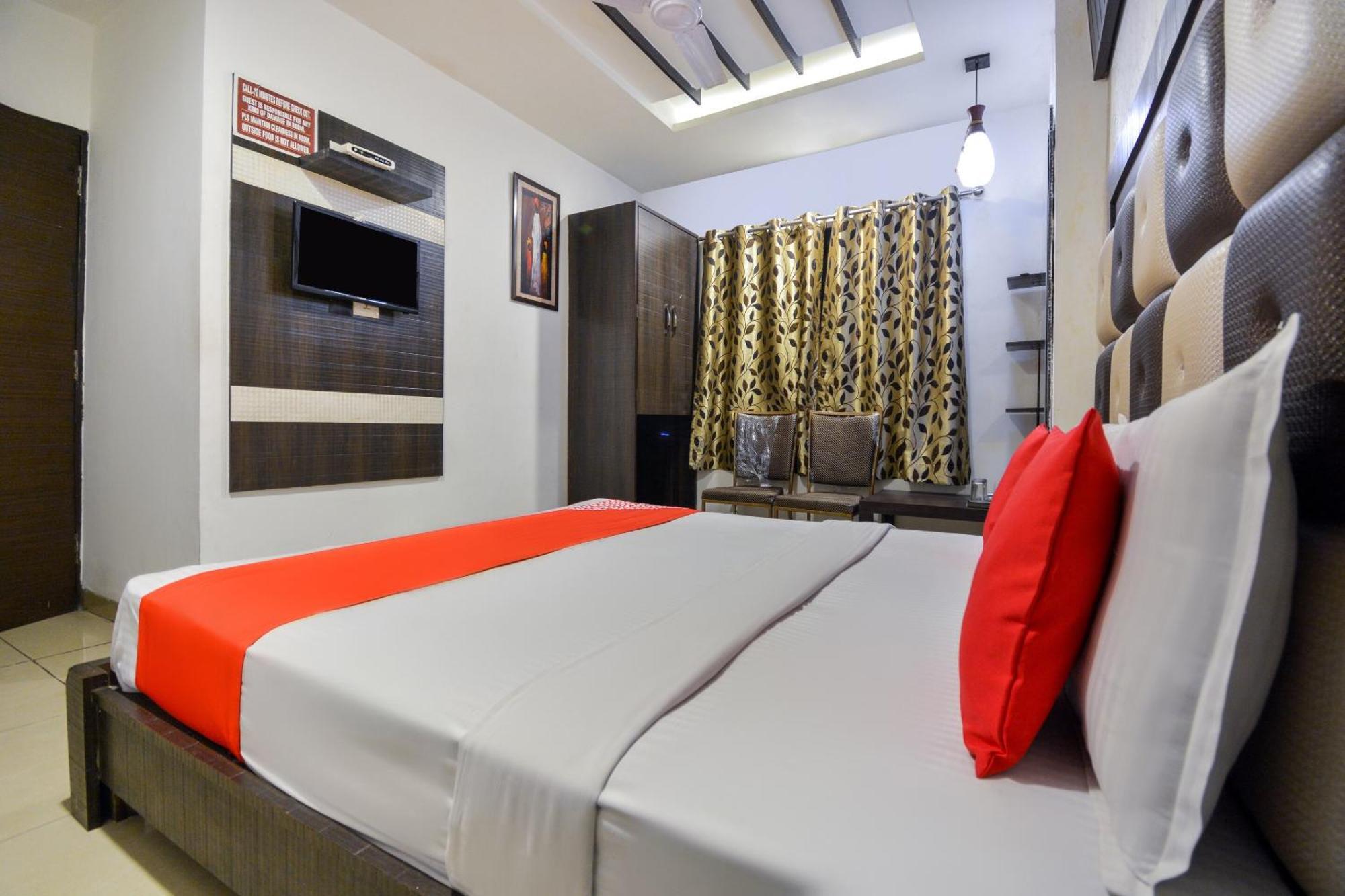 โอโย 19392 โฮเต็ล เลกซิส Hotel ลูดิฮานา ภายนอก รูปภาพ