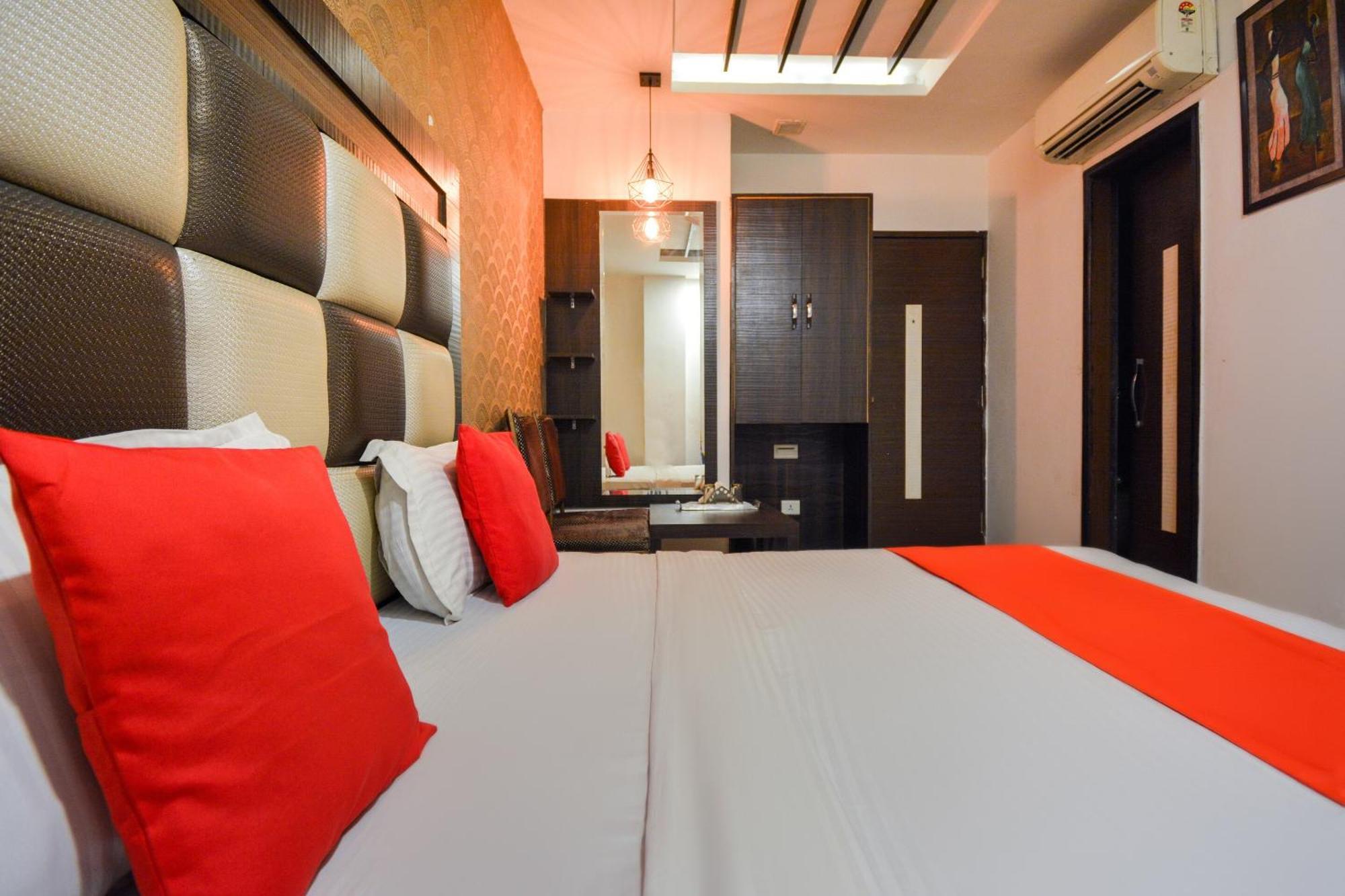 โอโย 19392 โฮเต็ล เลกซิส Hotel ลูดิฮานา ภายนอก รูปภาพ