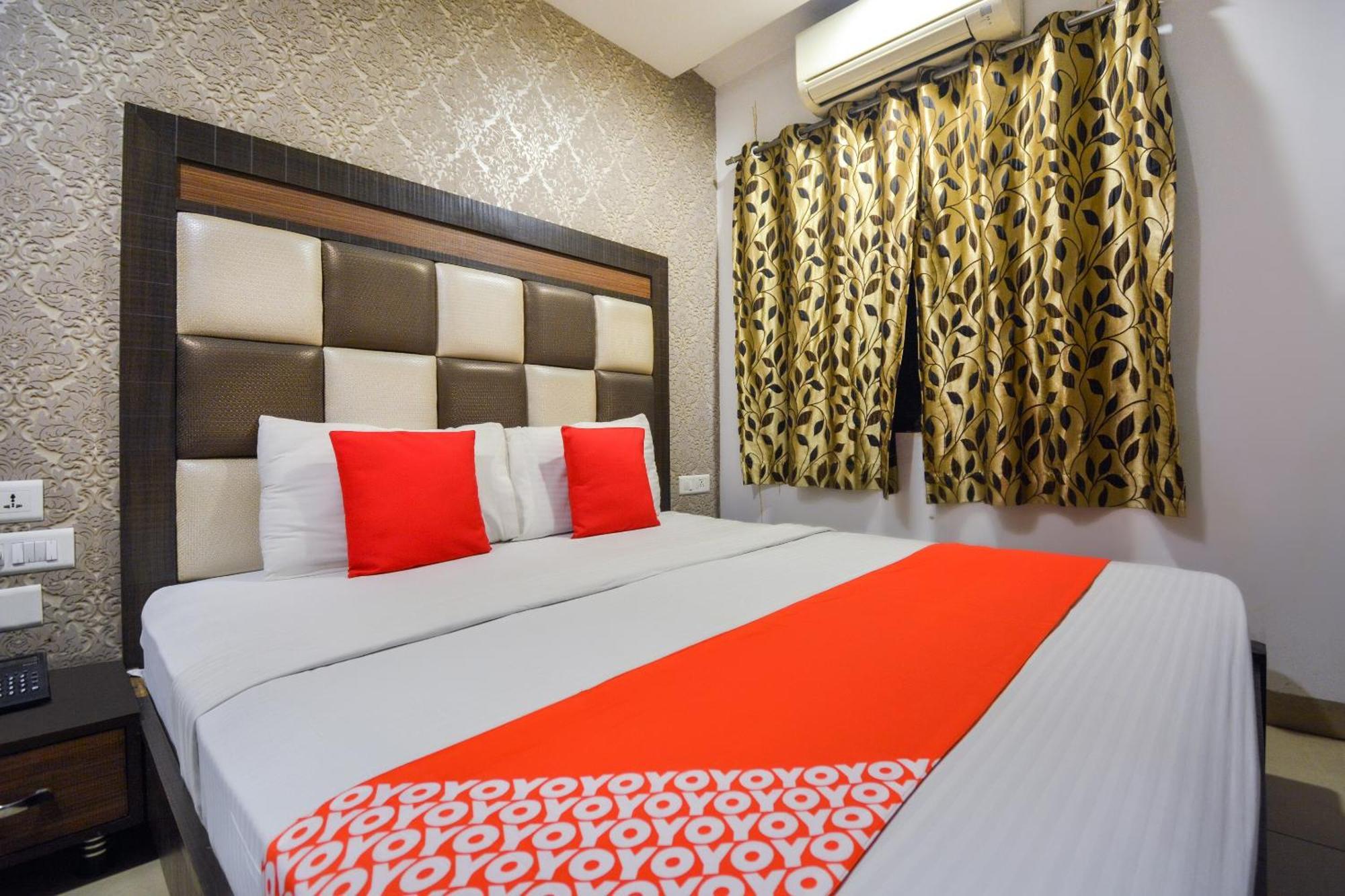 โอโย 19392 โฮเต็ล เลกซิส Hotel ลูดิฮานา ภายนอก รูปภาพ