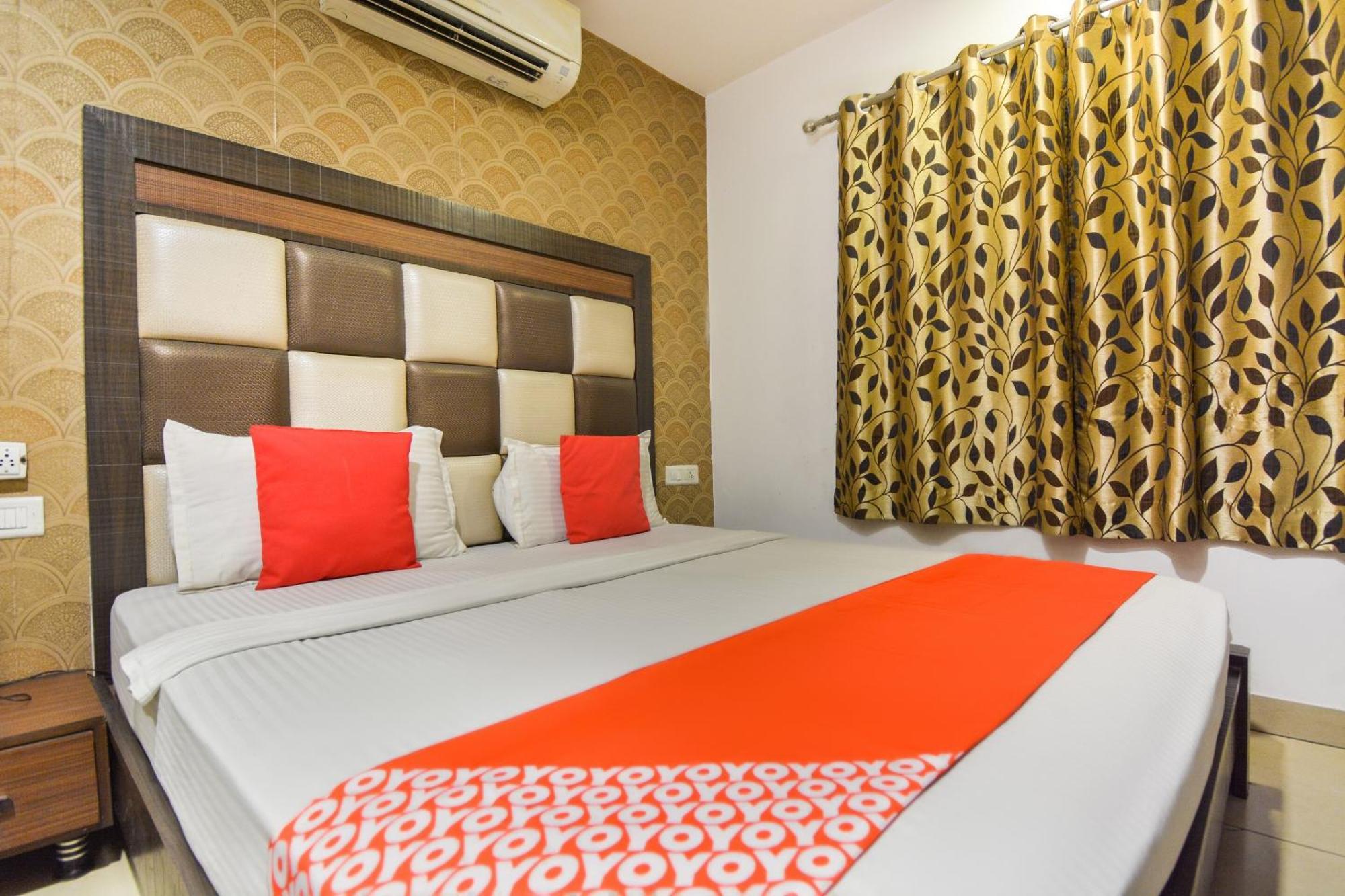 โอโย 19392 โฮเต็ล เลกซิส Hotel ลูดิฮานา ภายนอก รูปภาพ