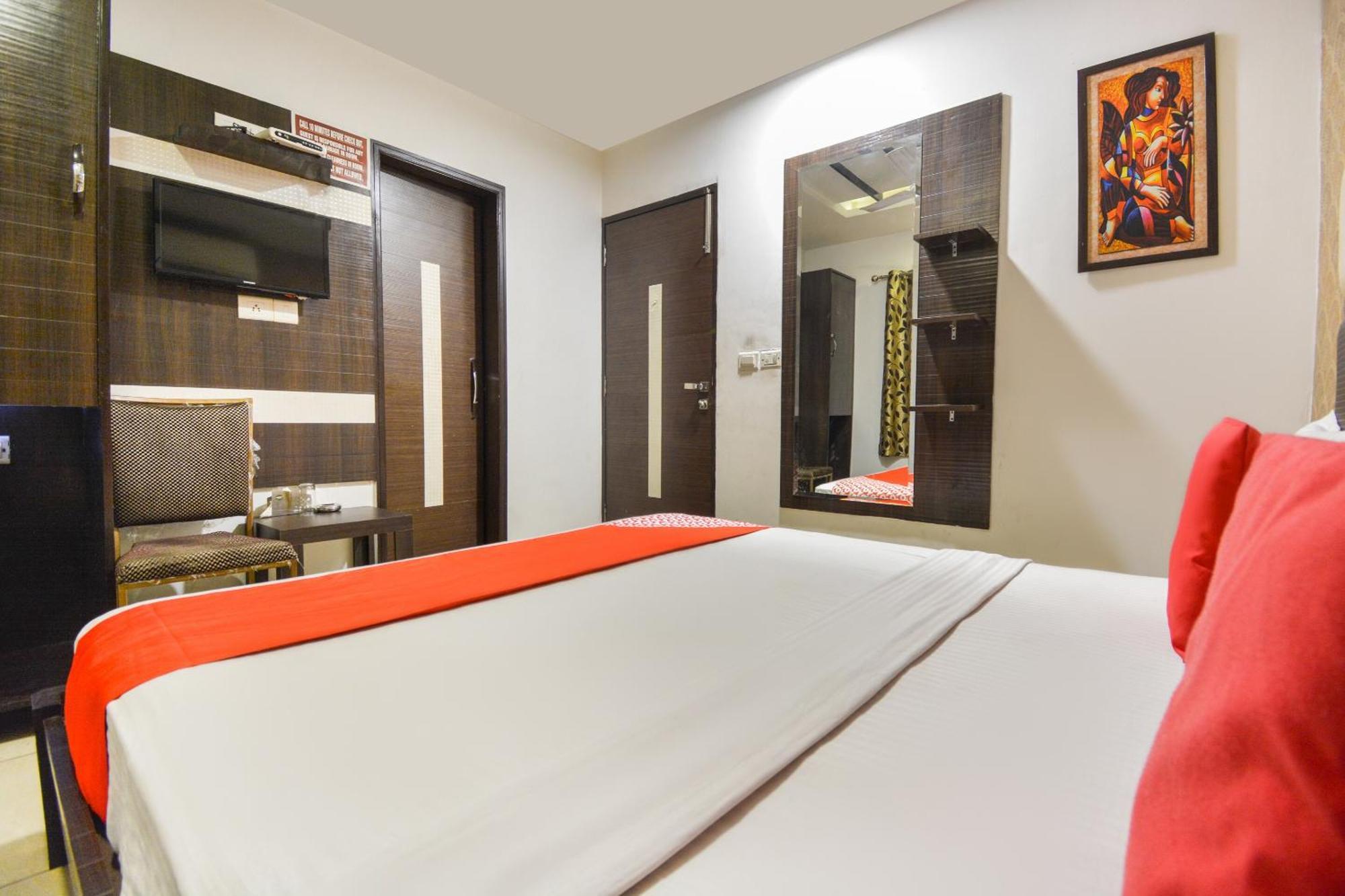 โอโย 19392 โฮเต็ล เลกซิส Hotel ลูดิฮานา ภายนอก รูปภาพ