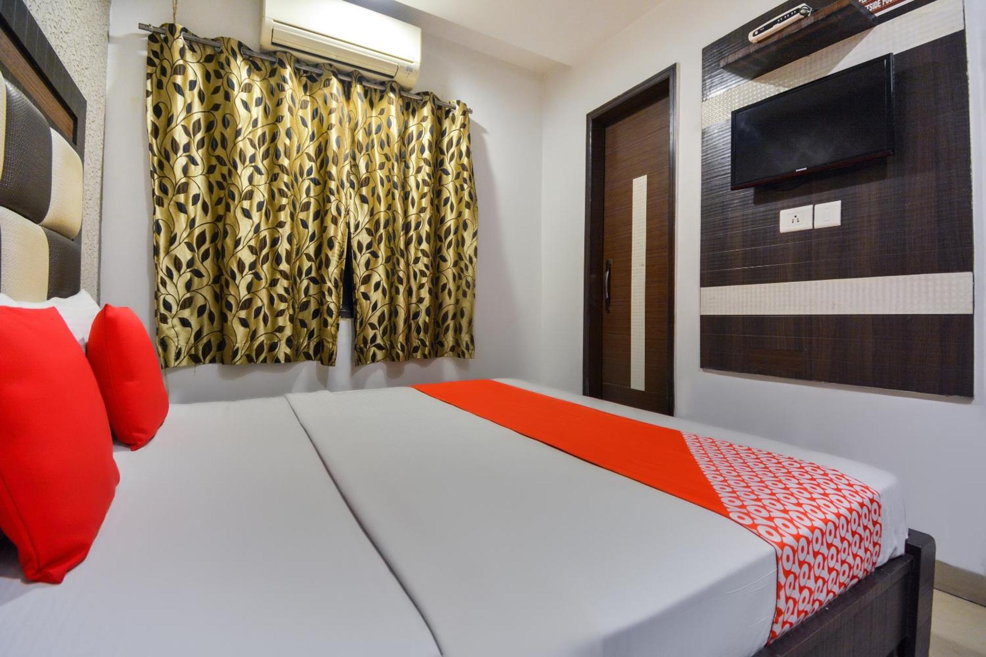 โอโย 19392 โฮเต็ล เลกซิส Hotel ลูดิฮานา ภายนอก รูปภาพ