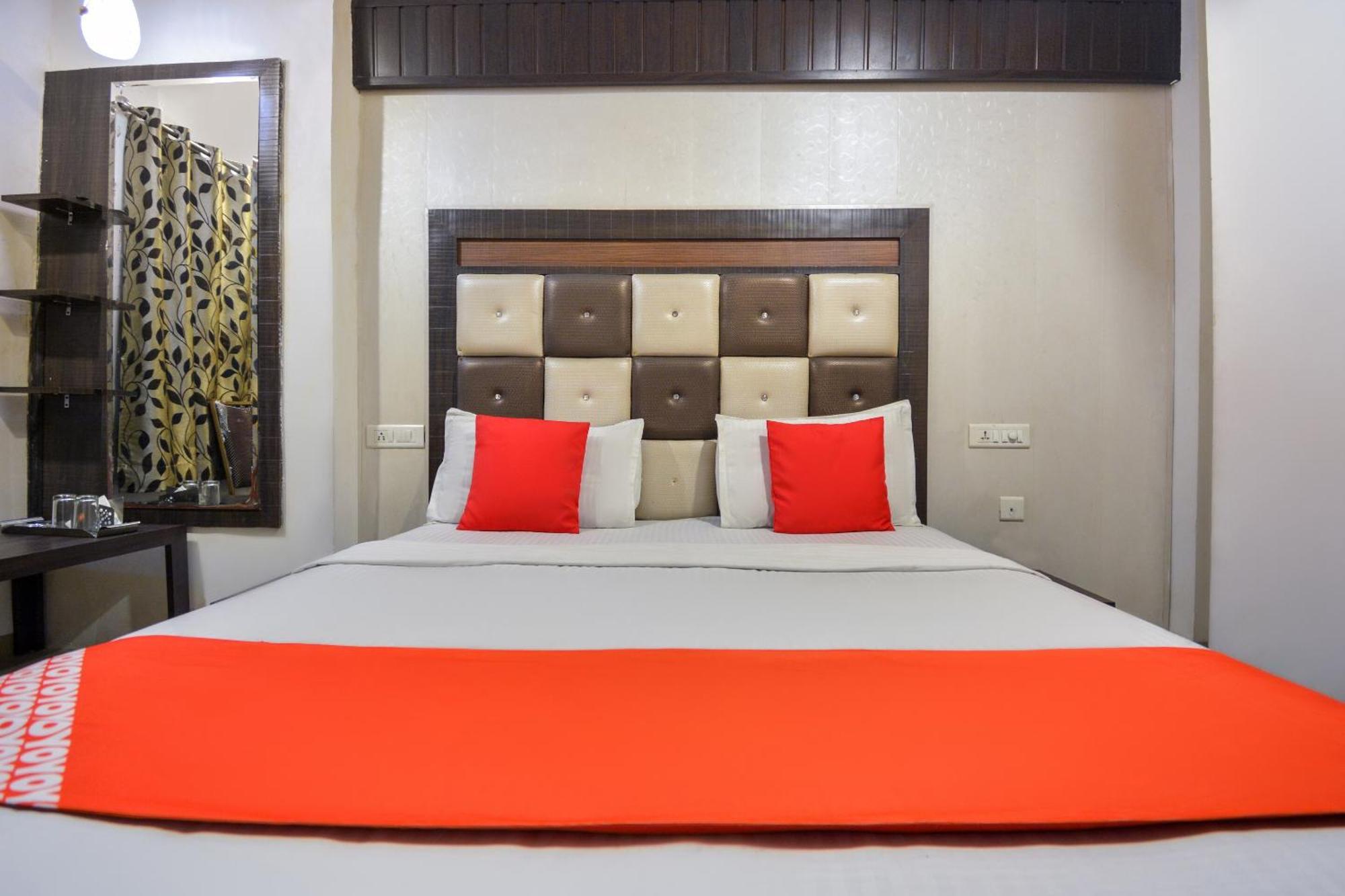 โอโย 19392 โฮเต็ล เลกซิส Hotel ลูดิฮานา ภายนอก รูปภาพ
