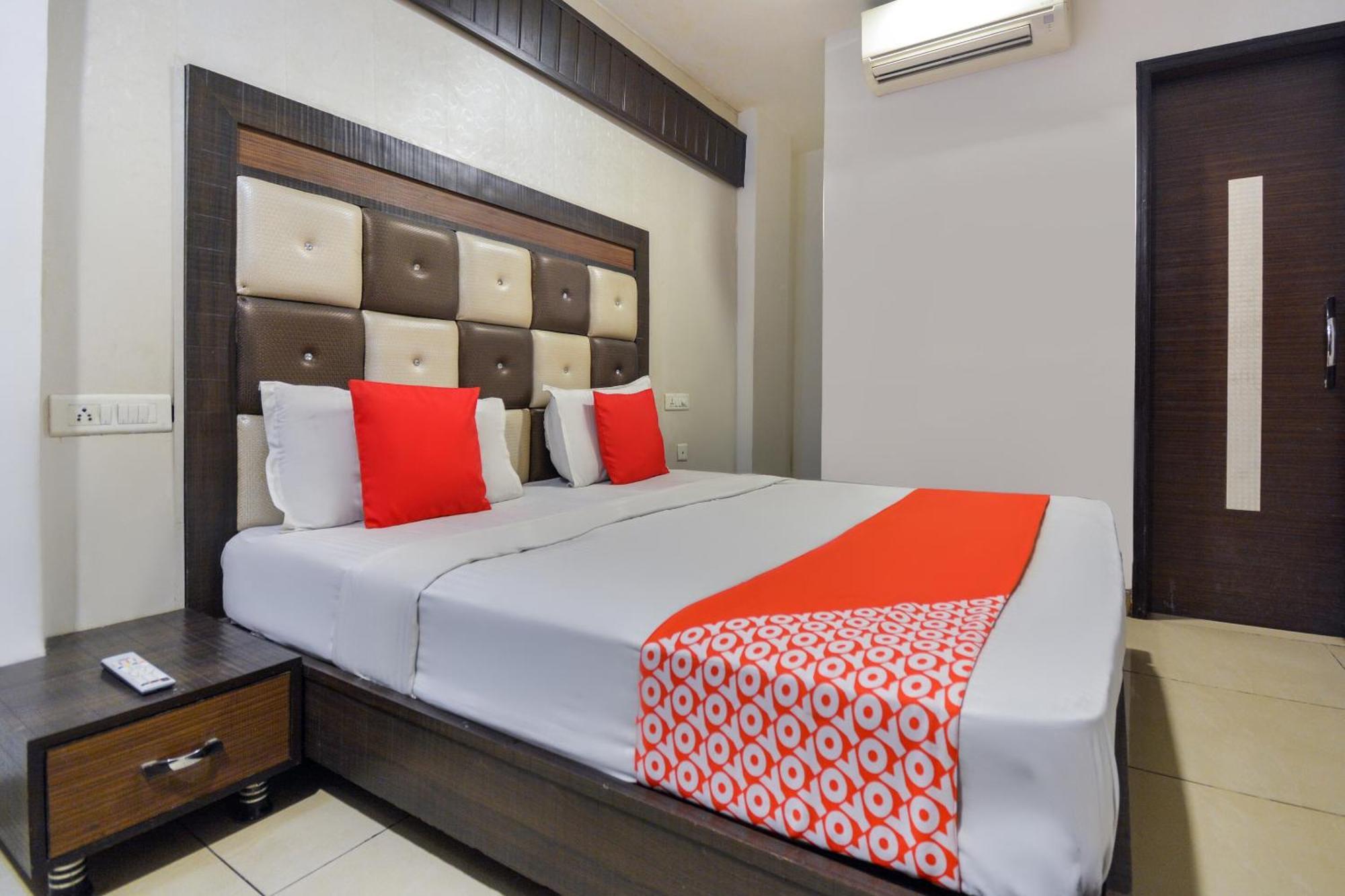โอโย 19392 โฮเต็ล เลกซิส Hotel ลูดิฮานา ภายนอก รูปภาพ