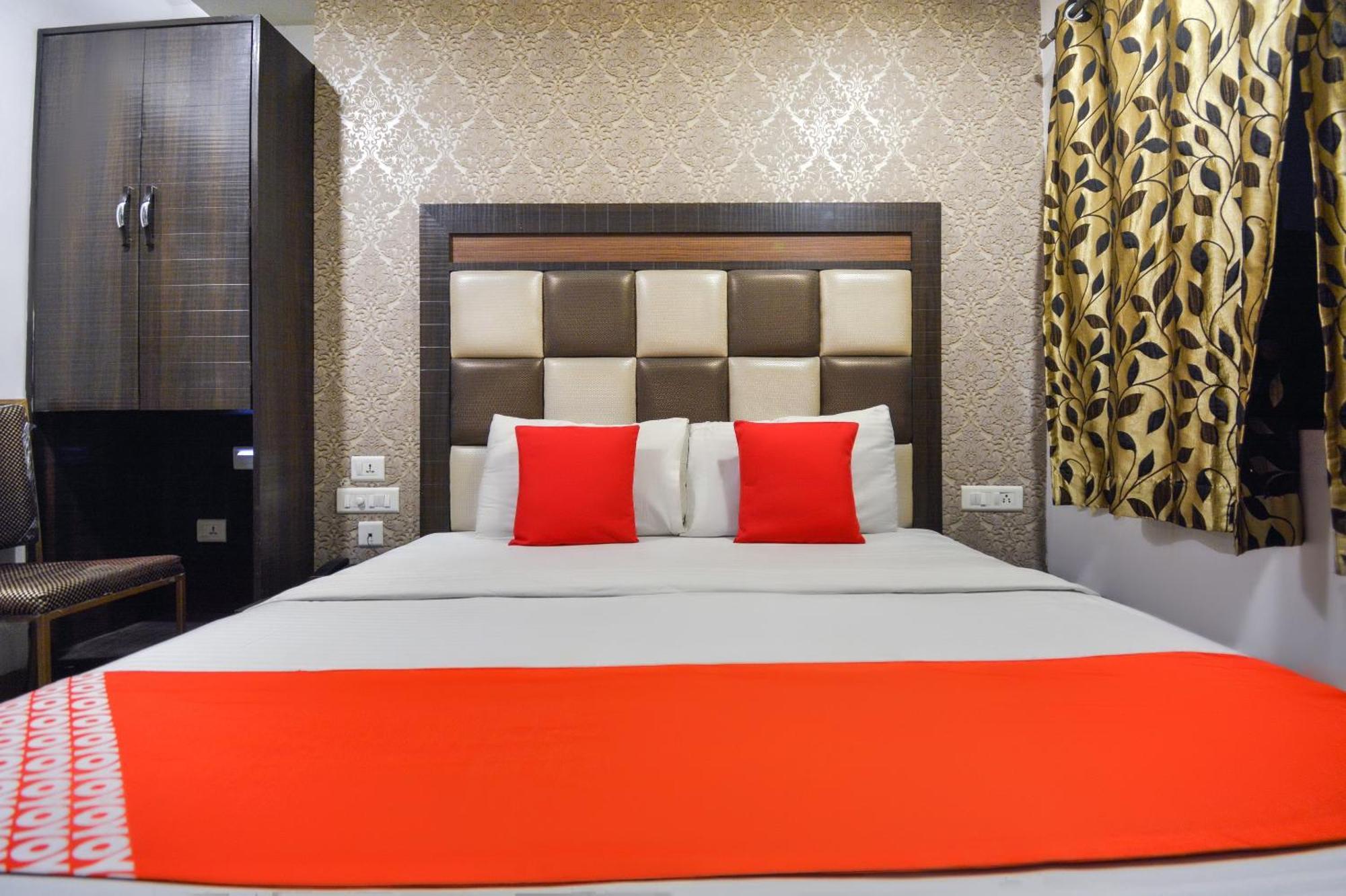 โอโย 19392 โฮเต็ล เลกซิส Hotel ลูดิฮานา ภายนอก รูปภาพ
